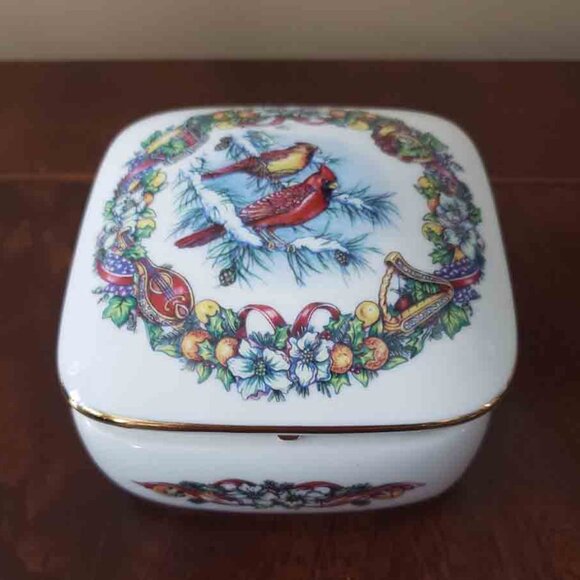 Heritage House Melodies of Christmas Music Box Porcelain Joy to the World - Picture 1 of 3